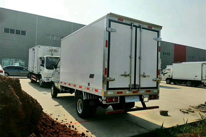 长安神琪3米2后双轮冷藏车