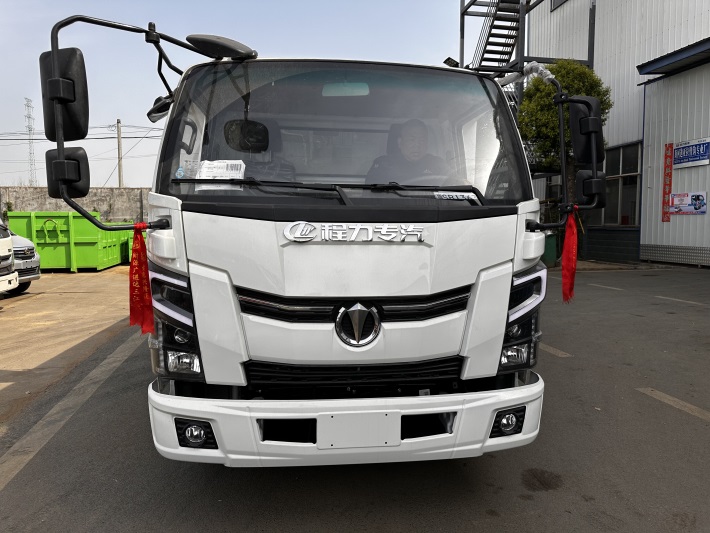 蓝牌奥驰15吨勾臂垃圾车