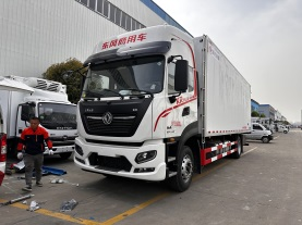 大型黄牌冷藏车