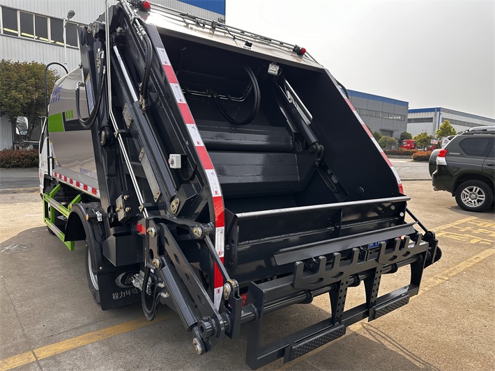 福田6方蓝牌压缩垃圾车