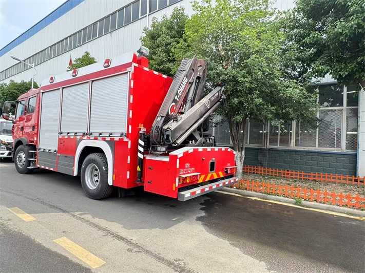 CLW5140TXFJY80/HW抢险救援消防车