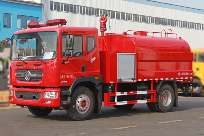 东风D9多利卡10吨消防洒水车