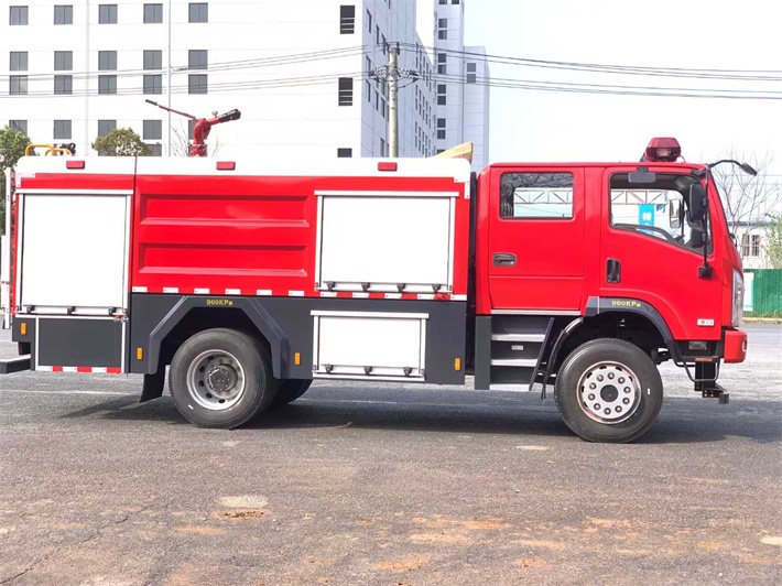 四驱三环十通6.3方水罐（泡沫）消防车