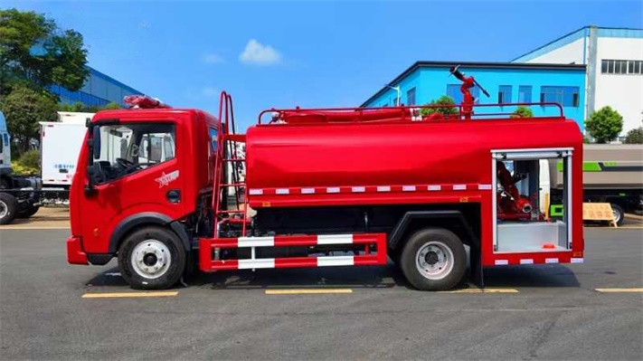 东风小多利卡4.6方消防洒水车