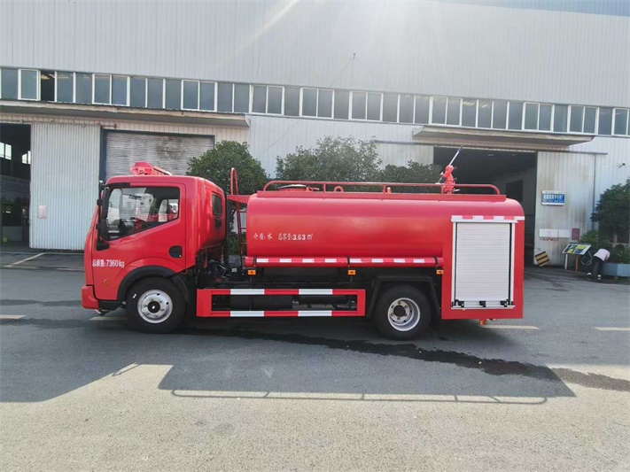 东风大多利卡8方消防洒水车