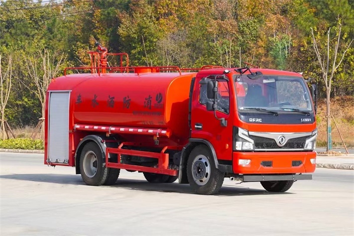 东风福瑞卡 8 方消防洒水车